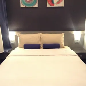 Li Nakpil Манила